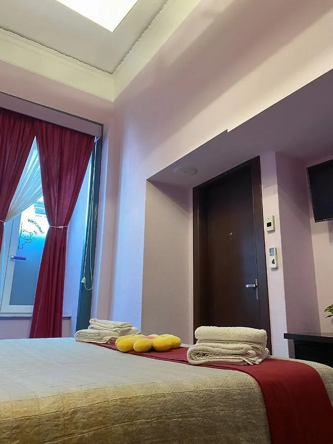 Sleep In Naples 0*,  Italy
